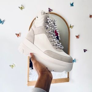 White Aqua Haly Boots